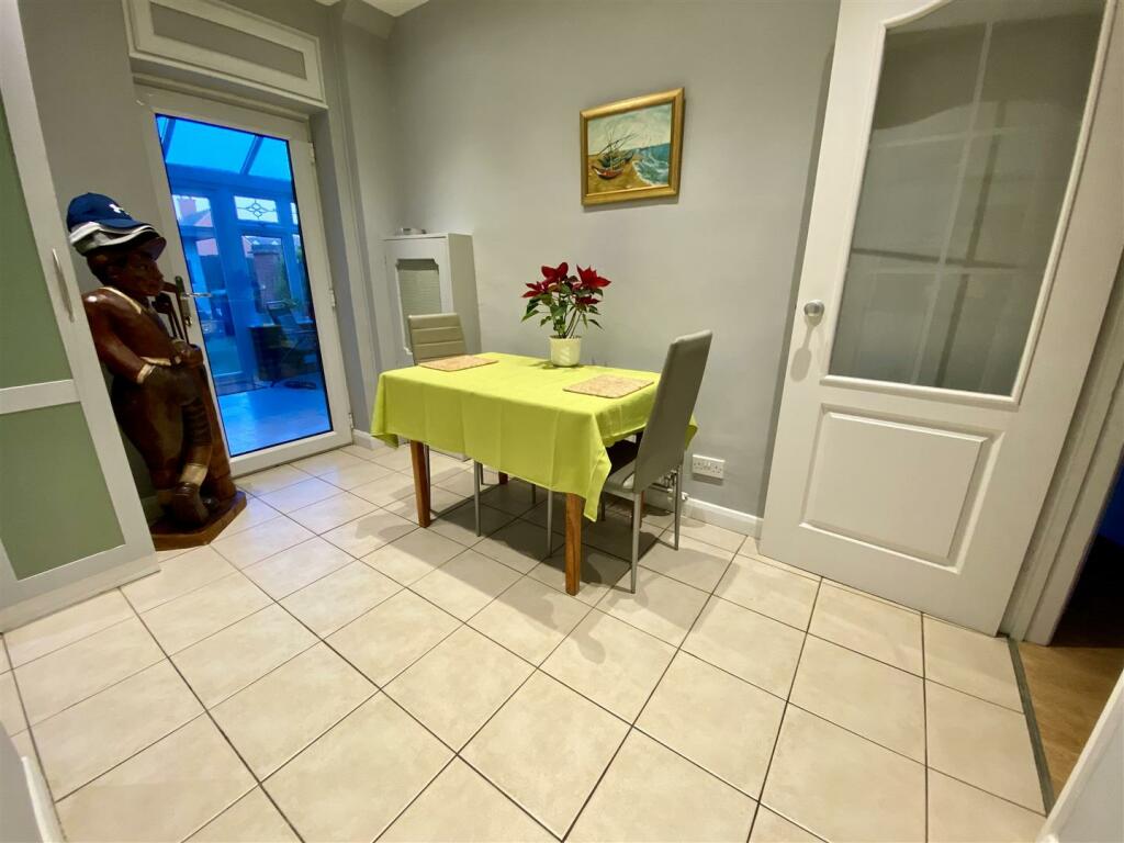 BREAKFAST ROOM