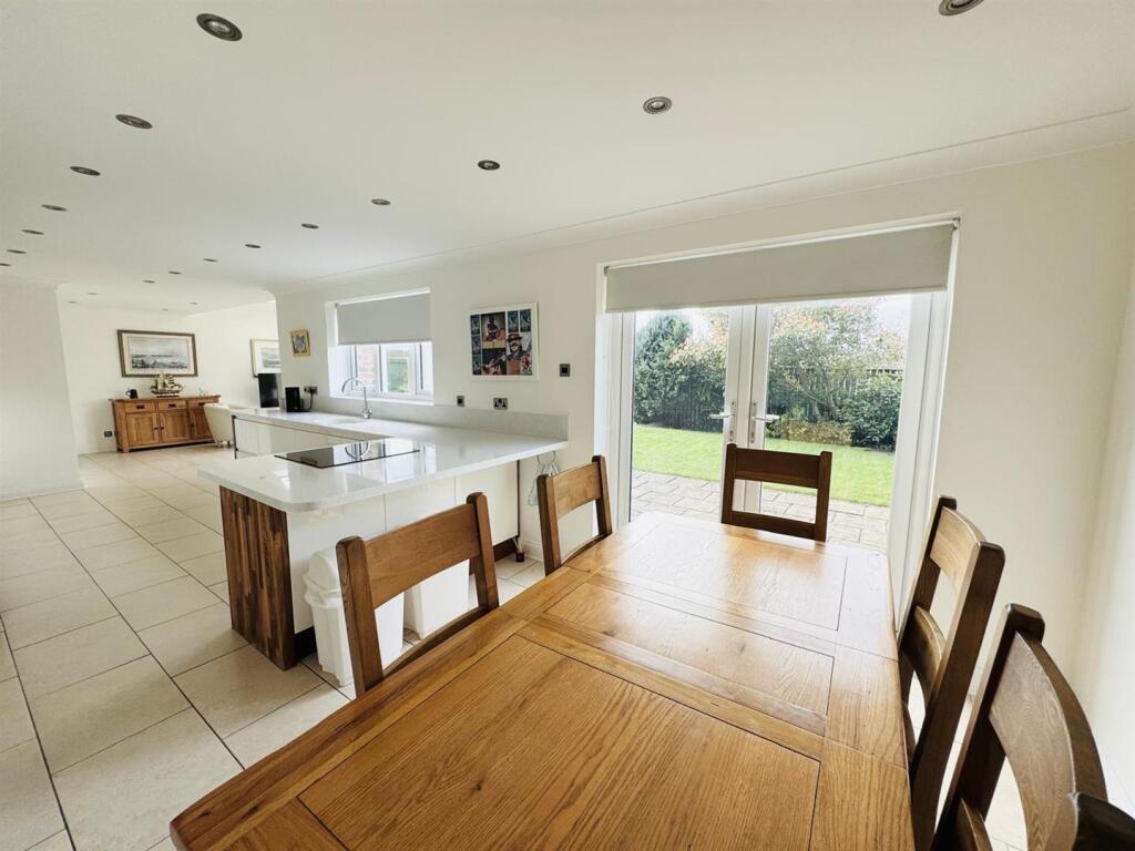Kitchen Diner Living Area