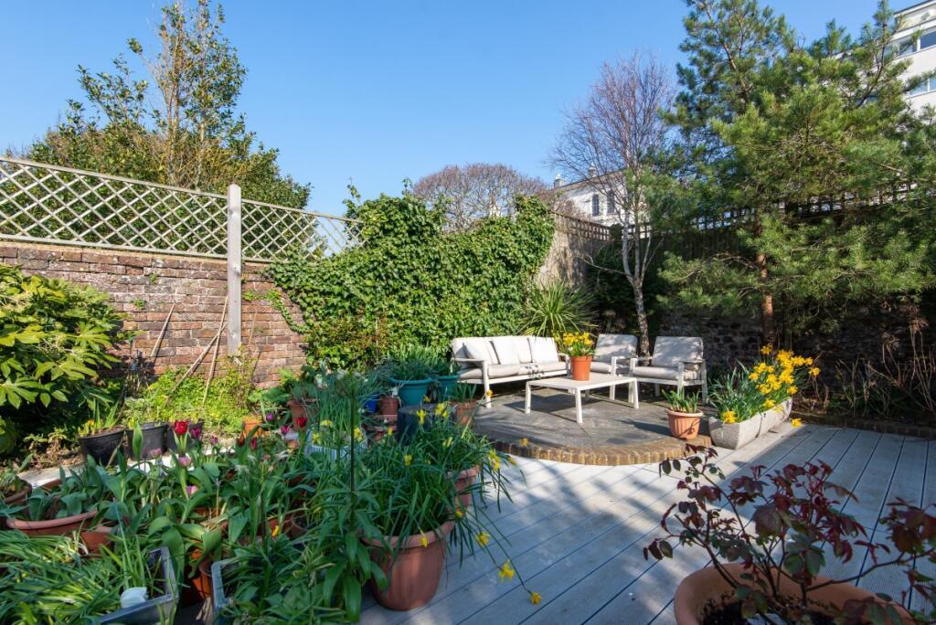 31 VALLANCE GARDENS NEW NEW 5.jpeg