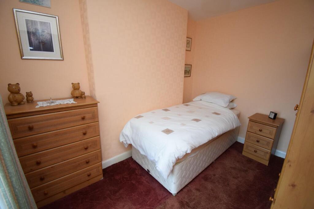 Bedroom 2.JPG