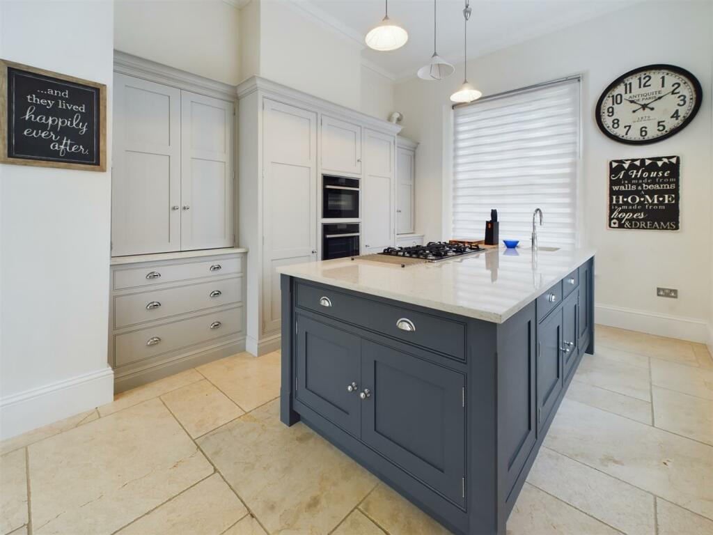 Kitchen Island.jpg