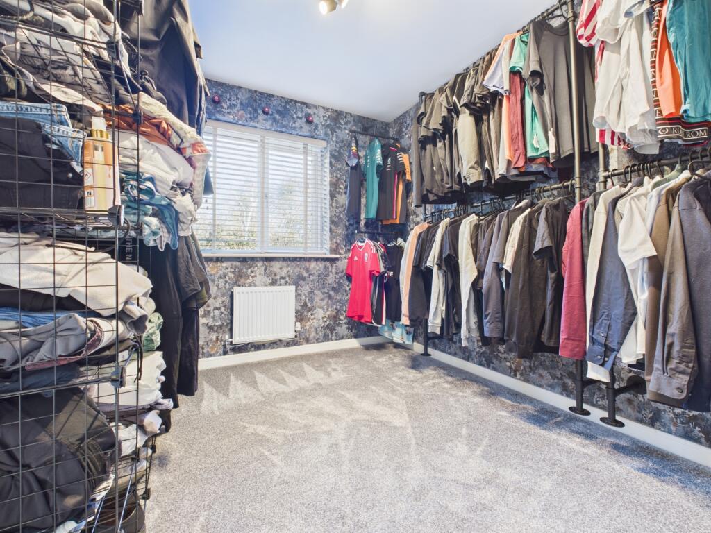 CAM03729G0-PR0177-STILL009