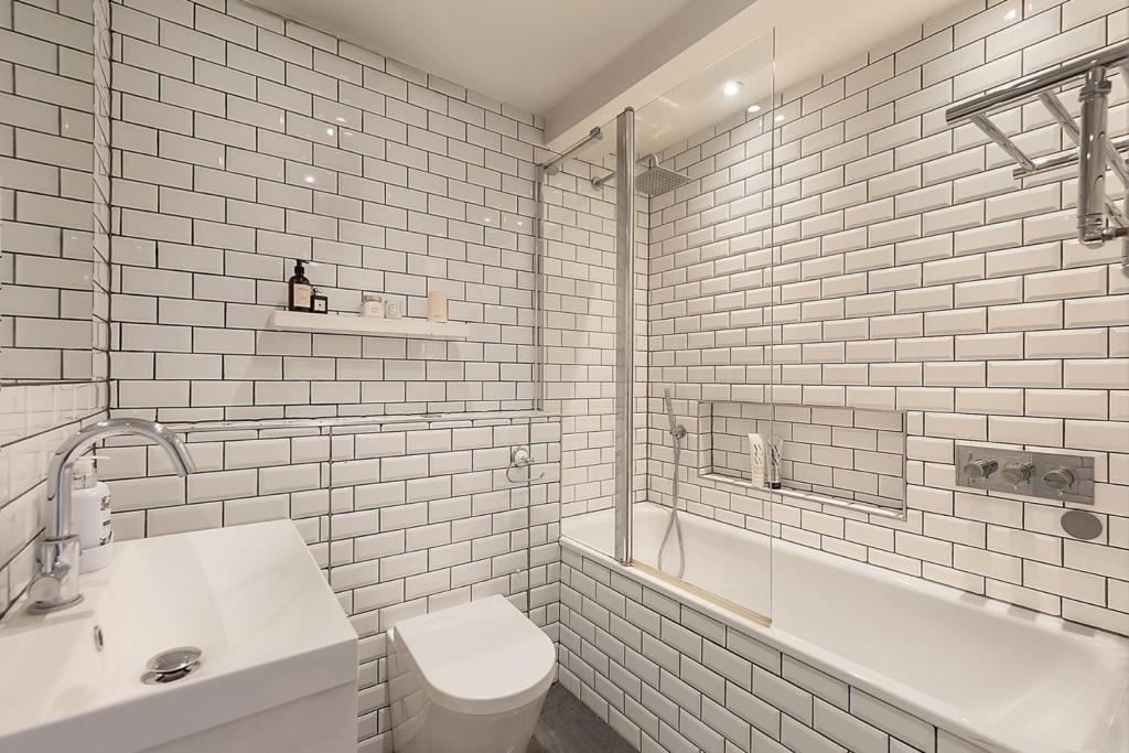 Bathroom (3).jpg