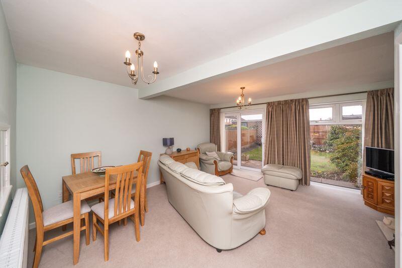 LOUNGE/DINING ROOM