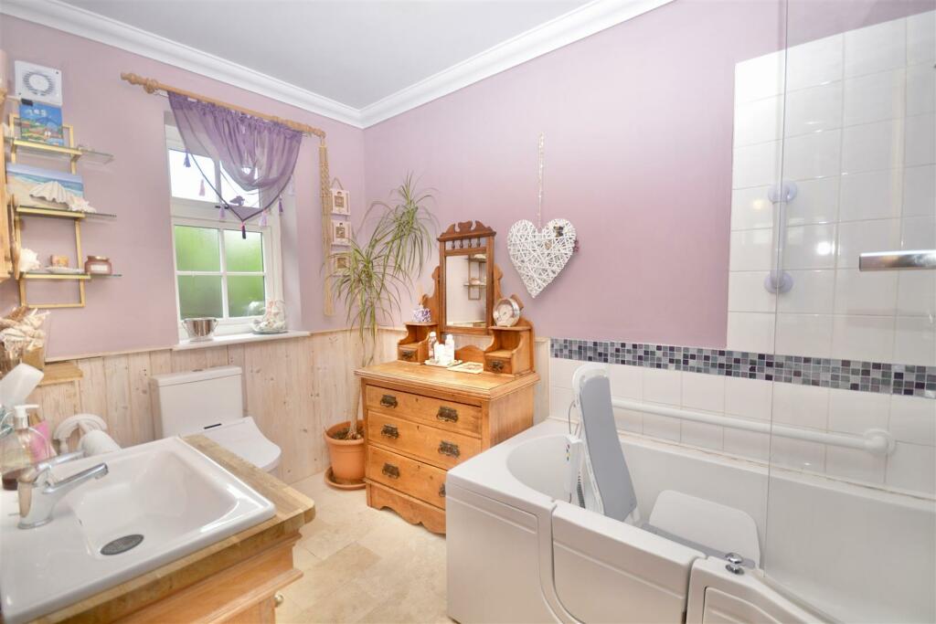 Bedroom 1 - En-Suite.jpg