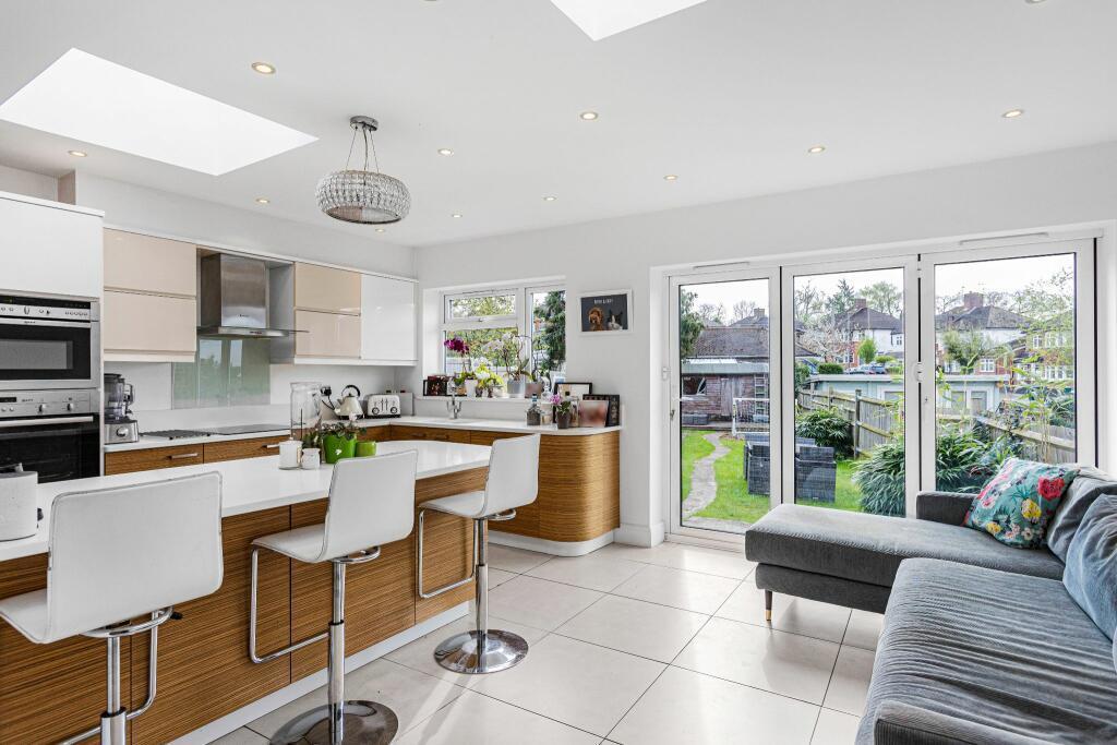 ISLAND WITH SEATING/LIVING AREA