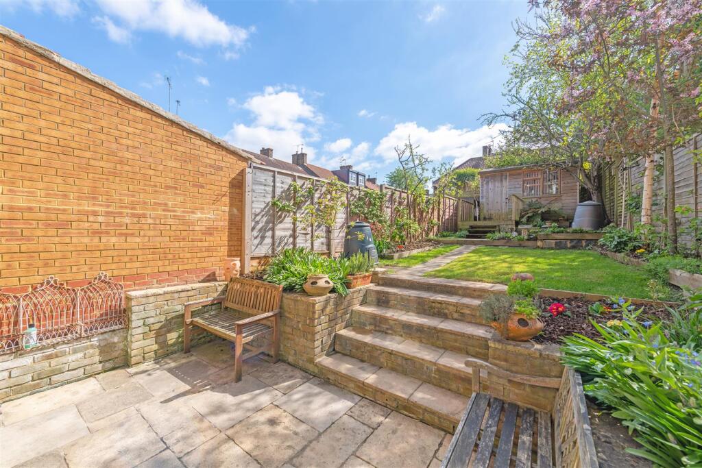 Henty Walk Hi-10.jpg