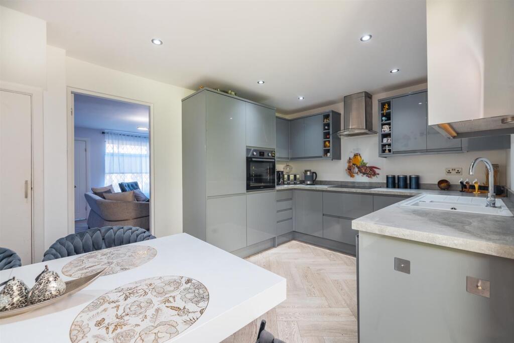 207, Brookhurst Avenue-21.jpg