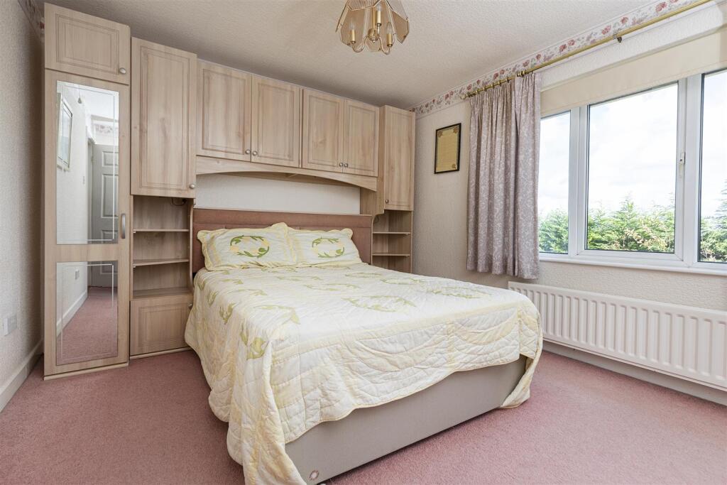 Bramleys Estate Agents - Gleneagles Way - Fixby (3