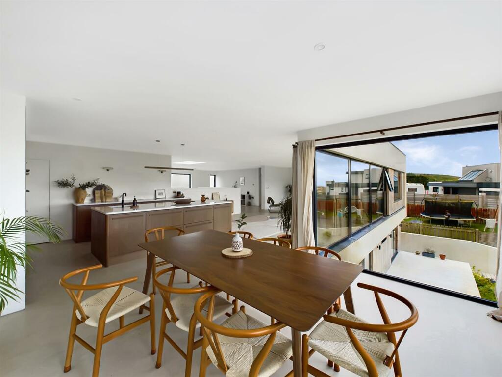 Diner/Kitchen