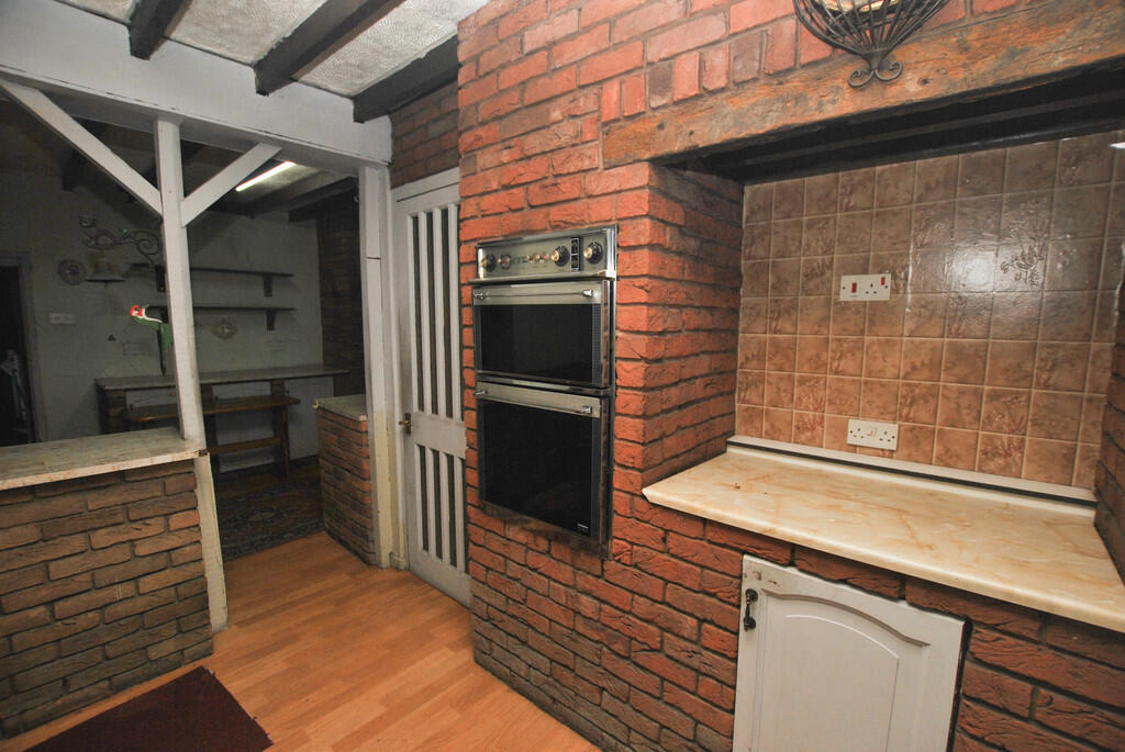 Kitchen oven_edit...