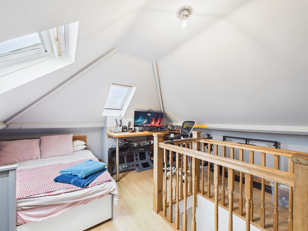 CAM02136G0-PR0491-STILL026