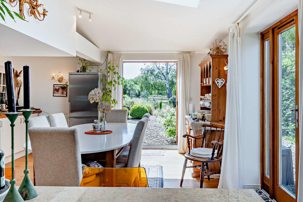 8655309-interior0...