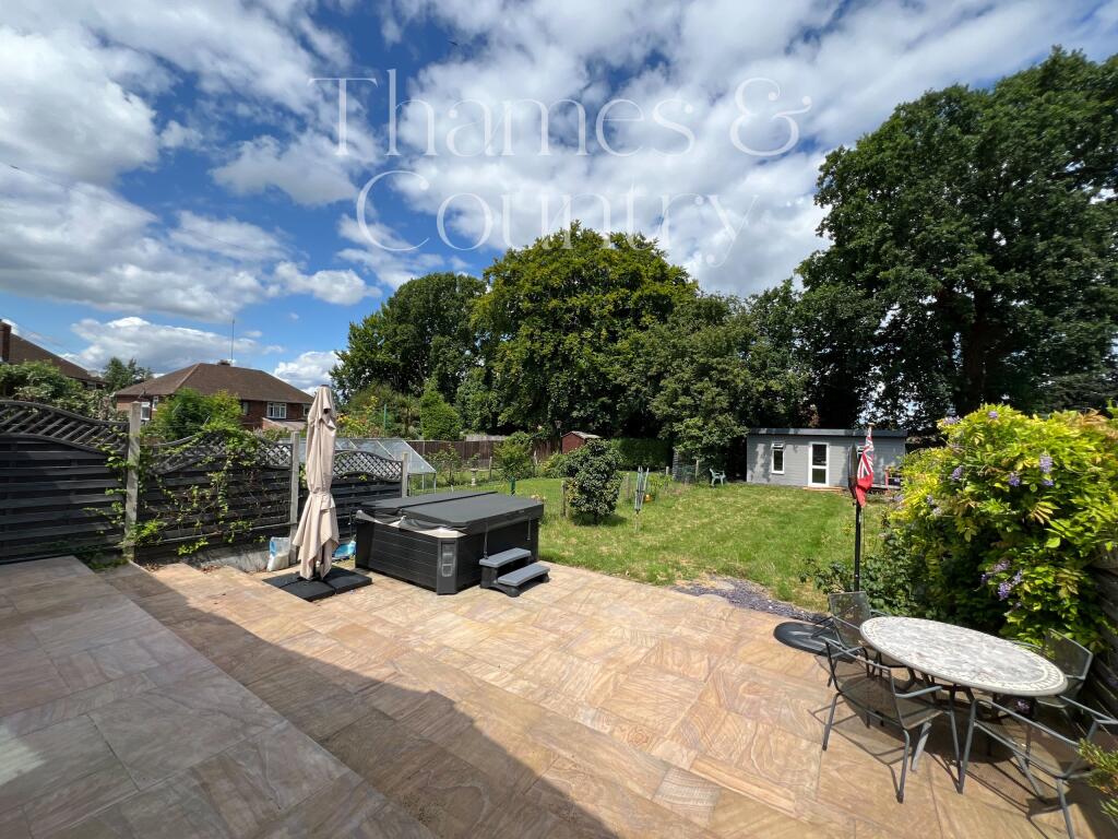 Patio Jacuzzi garden area