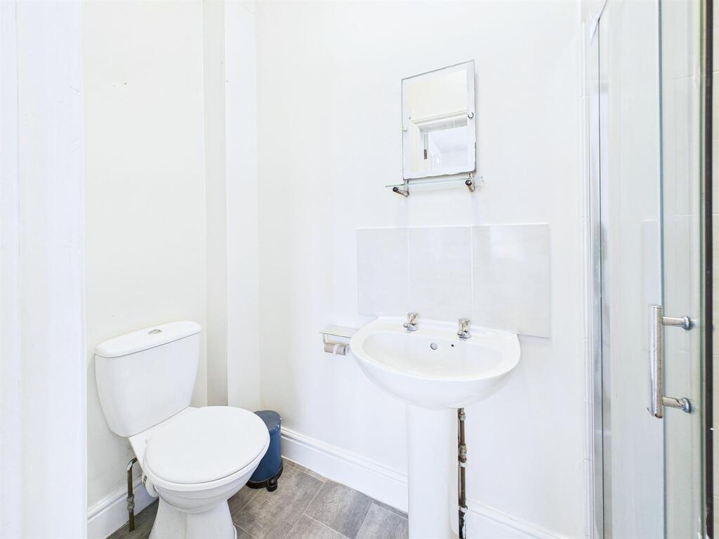 14 - 4 Bedroom End Terrace House.jpg