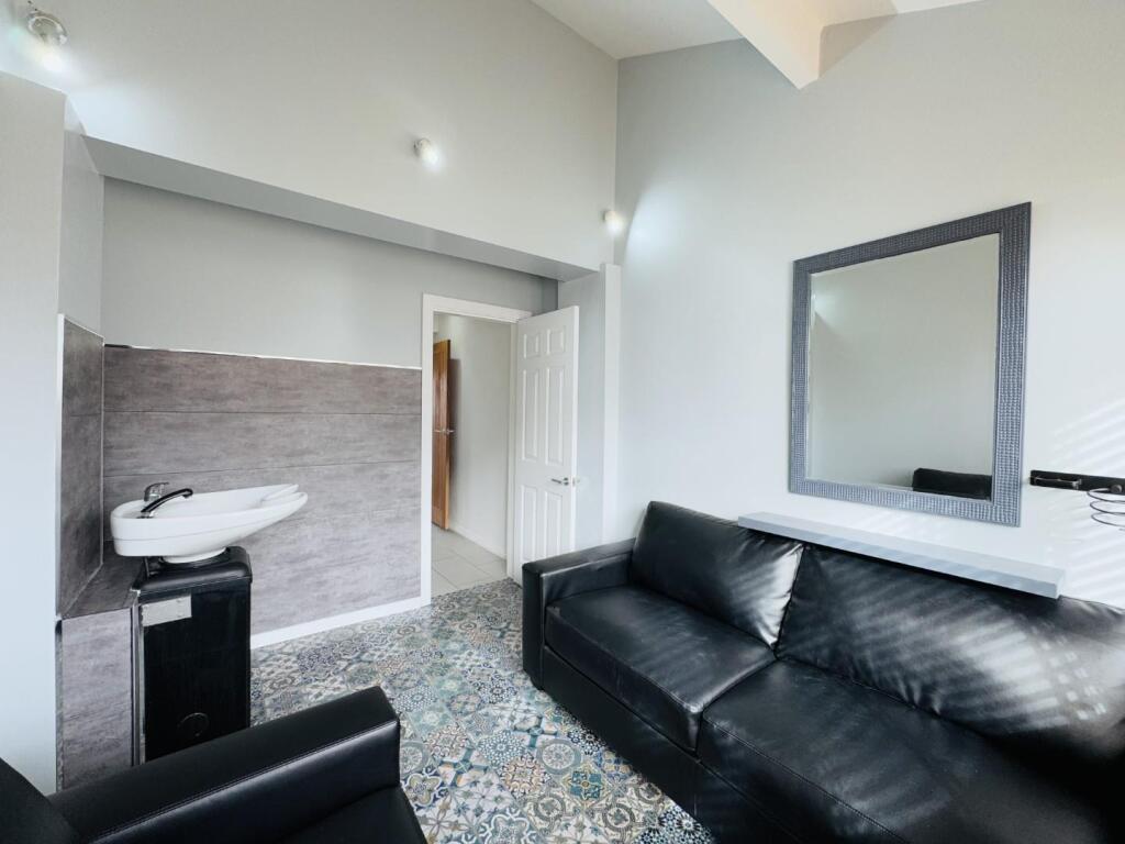 ADDITIONAL RECEPTION ROOM