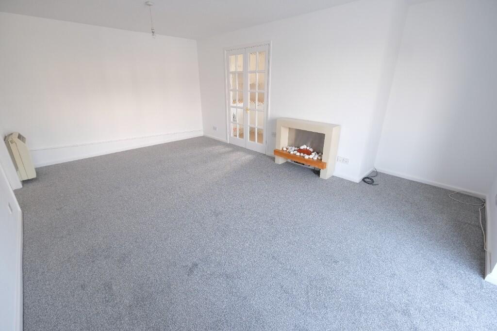 SITTING/DINING ROOM