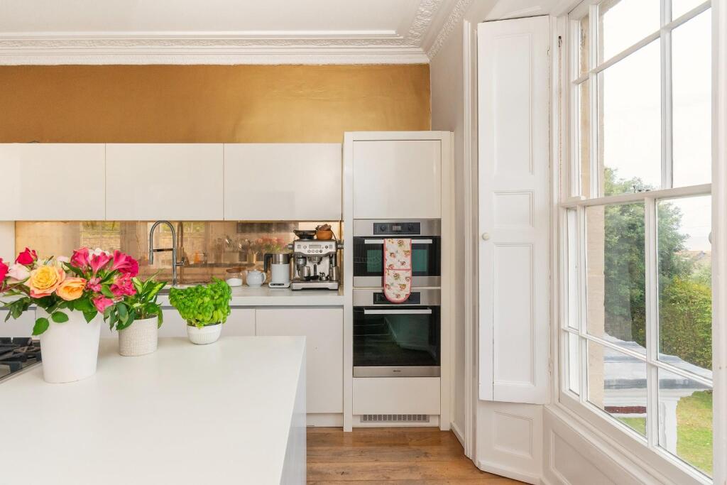 1W1TCN - Kitchen E.jpg