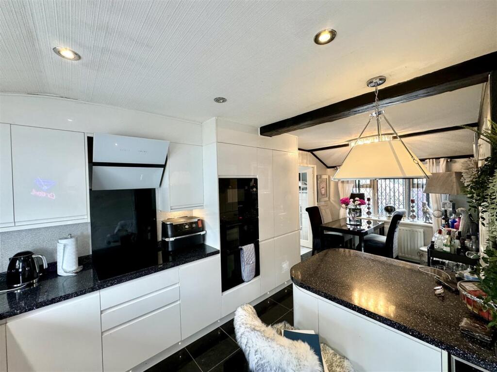 OPEN PLAN KITCHEN/DINER