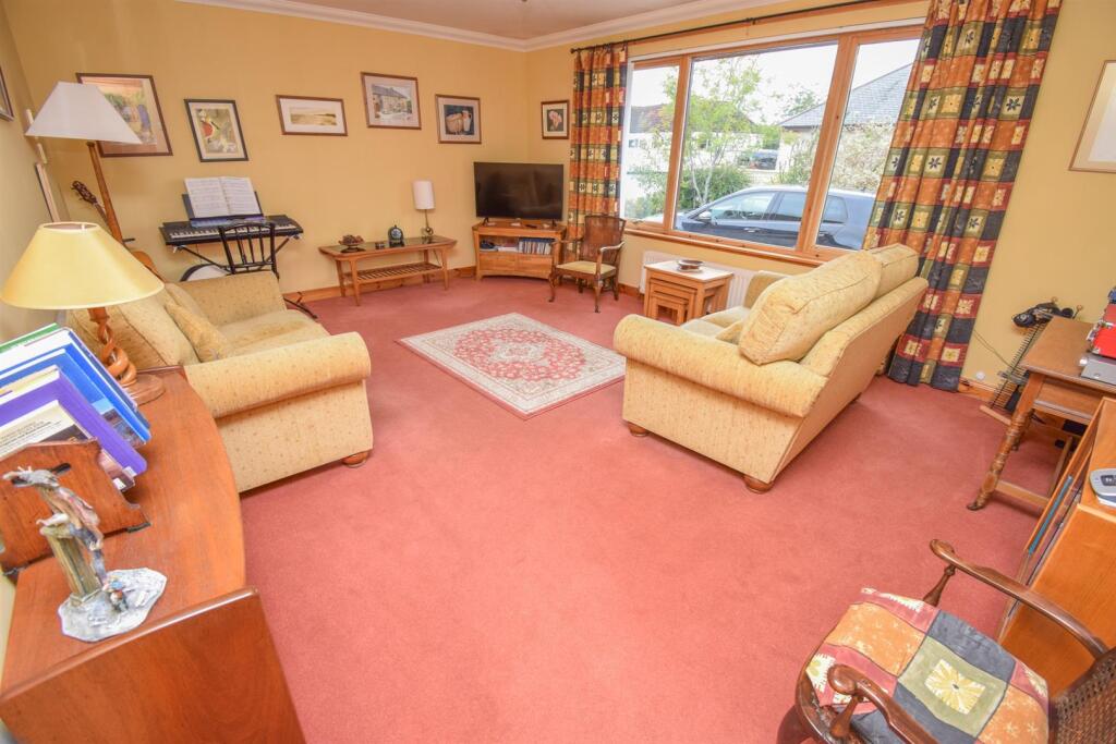 LOUNGE-2.jpg