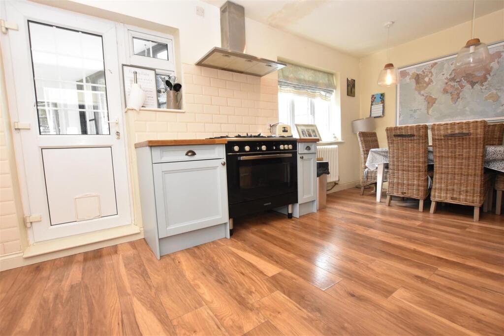 KITCHEN DINING ROOM
