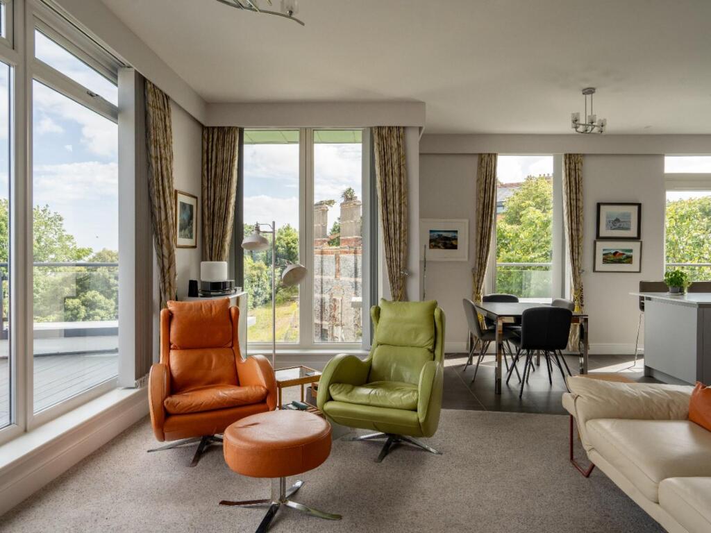 Open Plan Lounge/Dining/Kitchen