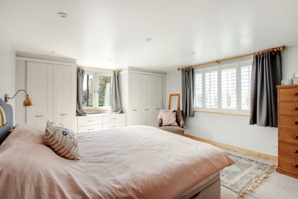 Main Bedroom Suite.jpg