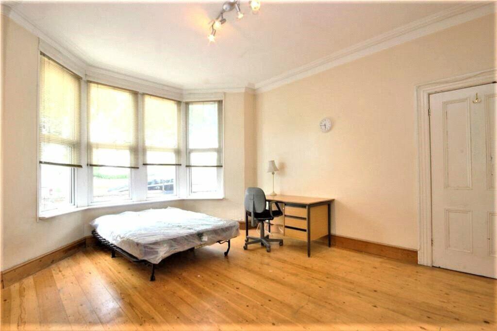 Bright and inviting double bedroom featuring la...