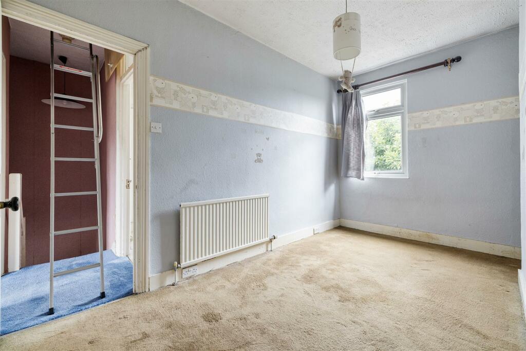 Chigwell Road, E18