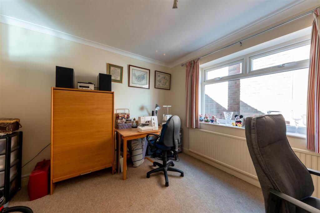 10 Windsor Close-013.jpg