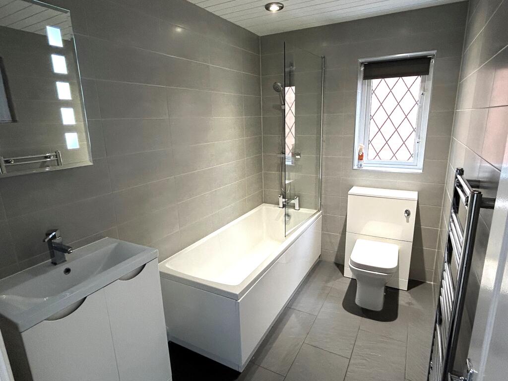 Bathroom T202508261014.jpg