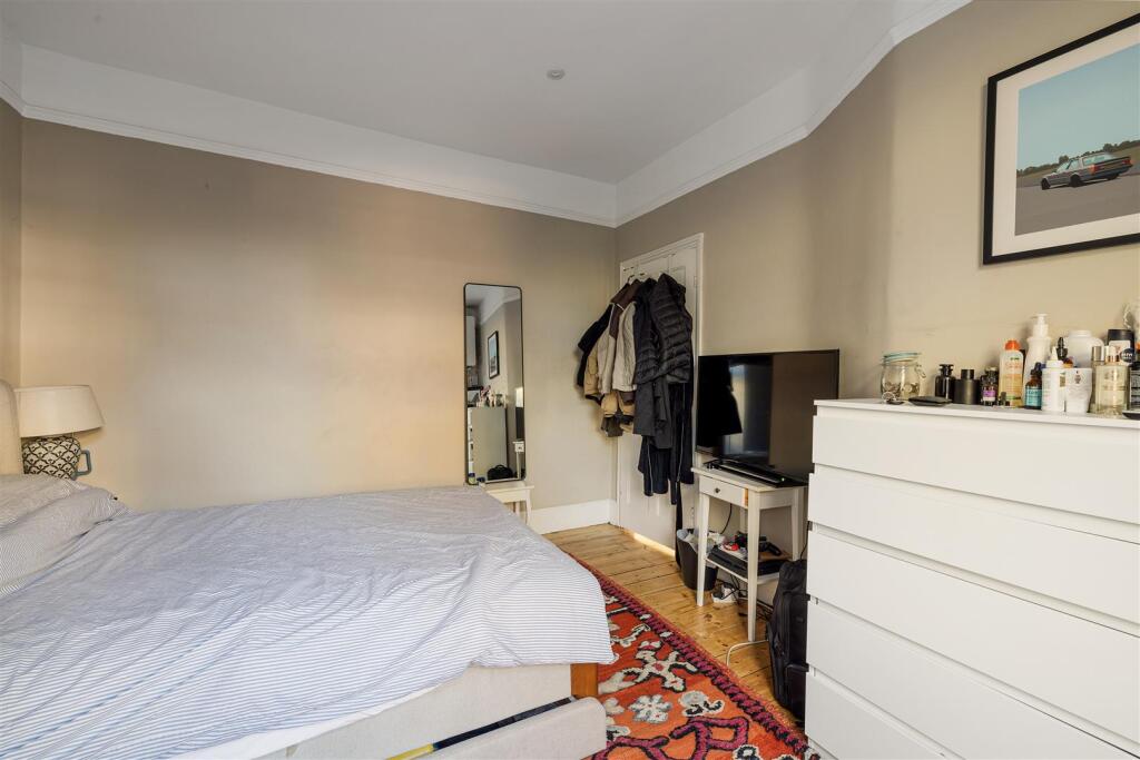Cavendish Drive, E11