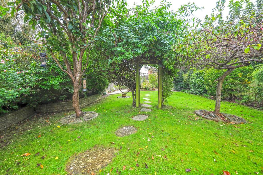 nicholas james glynn road week garden1.jpg