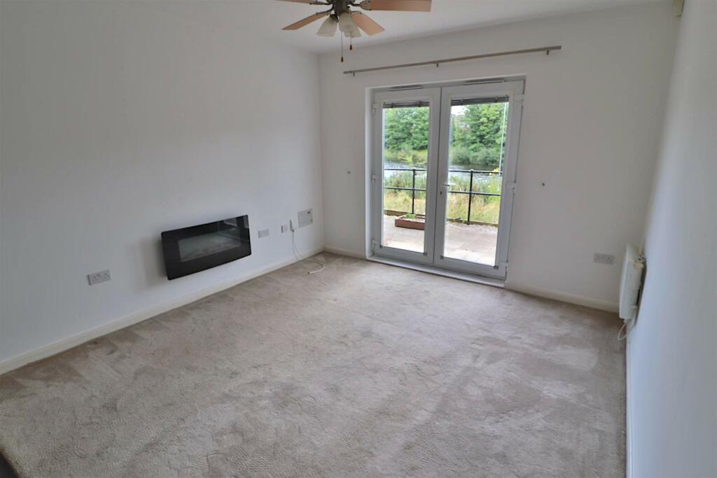 OPEN PLAN LIVING KITCHEN AREA