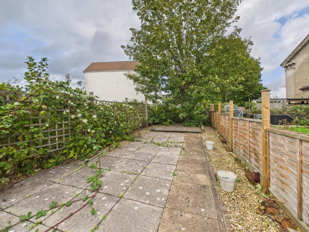 11 - Terraced House for Auction, Kingswood.jpg