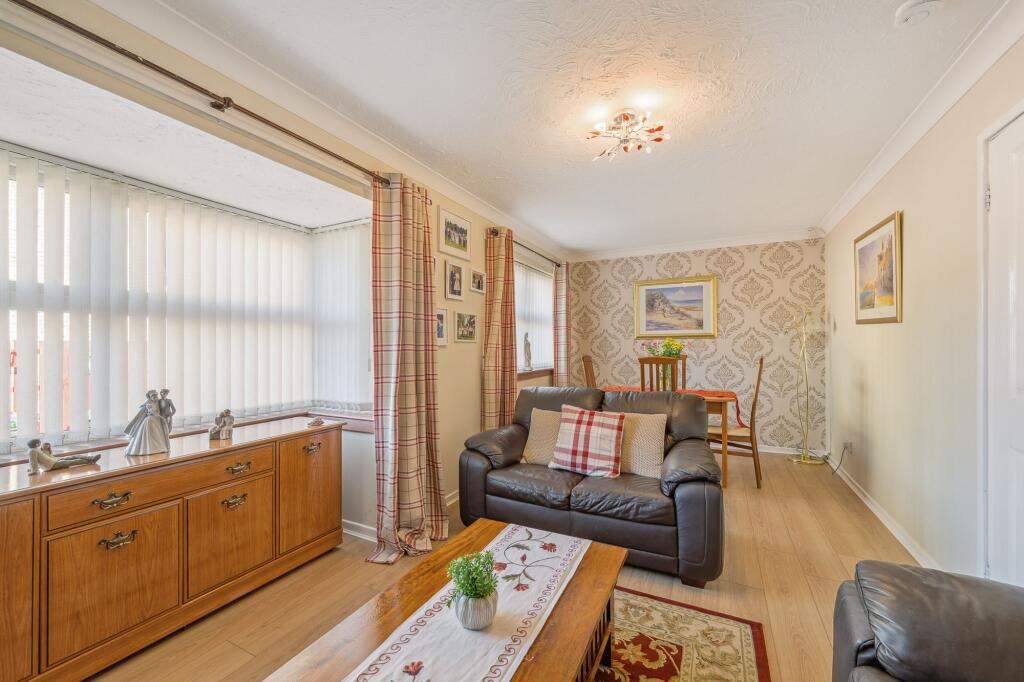 Lounge / Dining Area