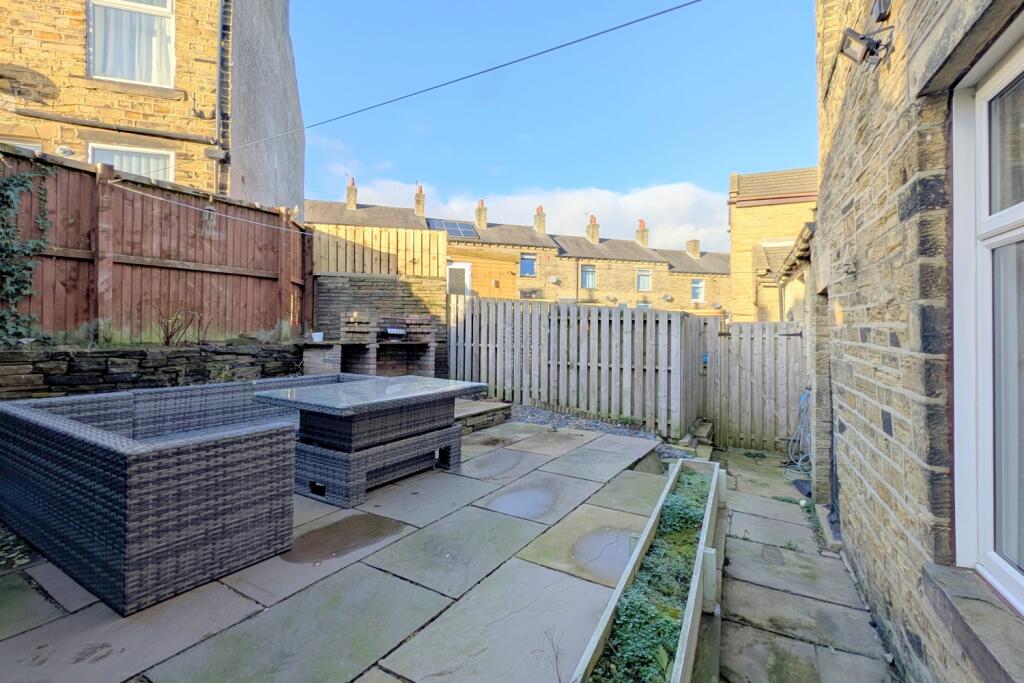 Slade Lane EweMove Brighouse (36)