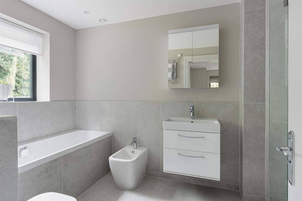 Master Bedroom En-Suite