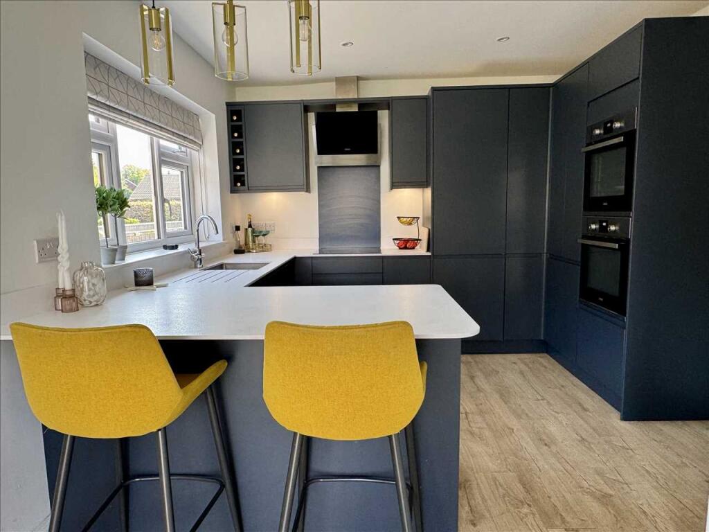 LIVING KITCHEN