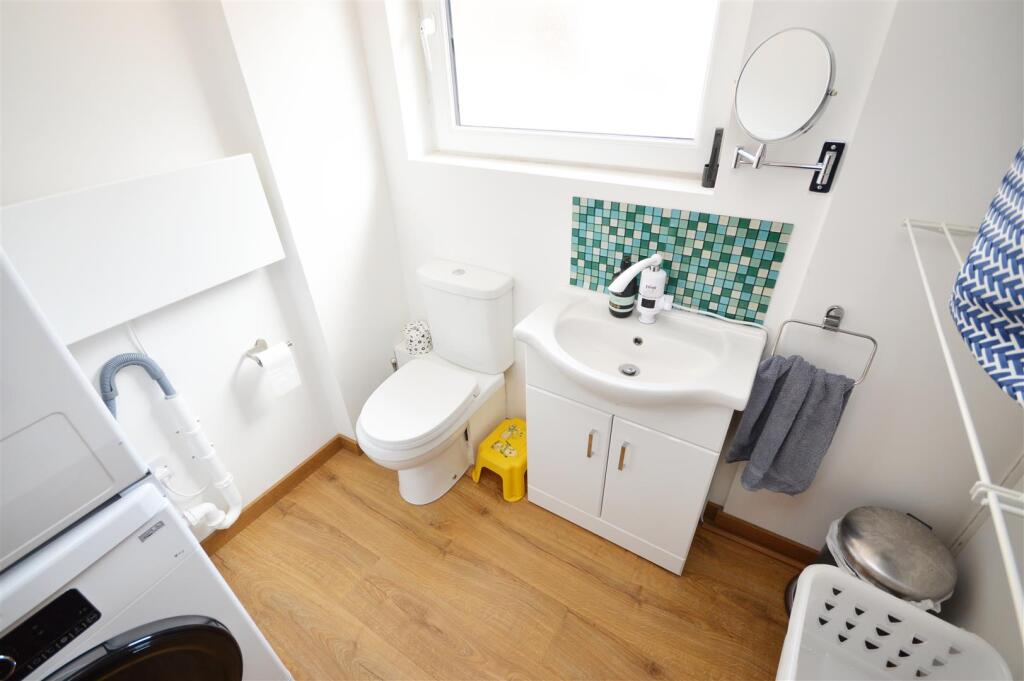 En-suite WC &amp; Utility Space