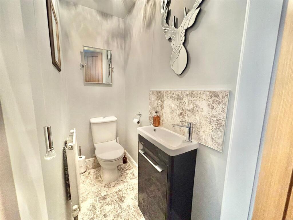 Cloakroom (WC)