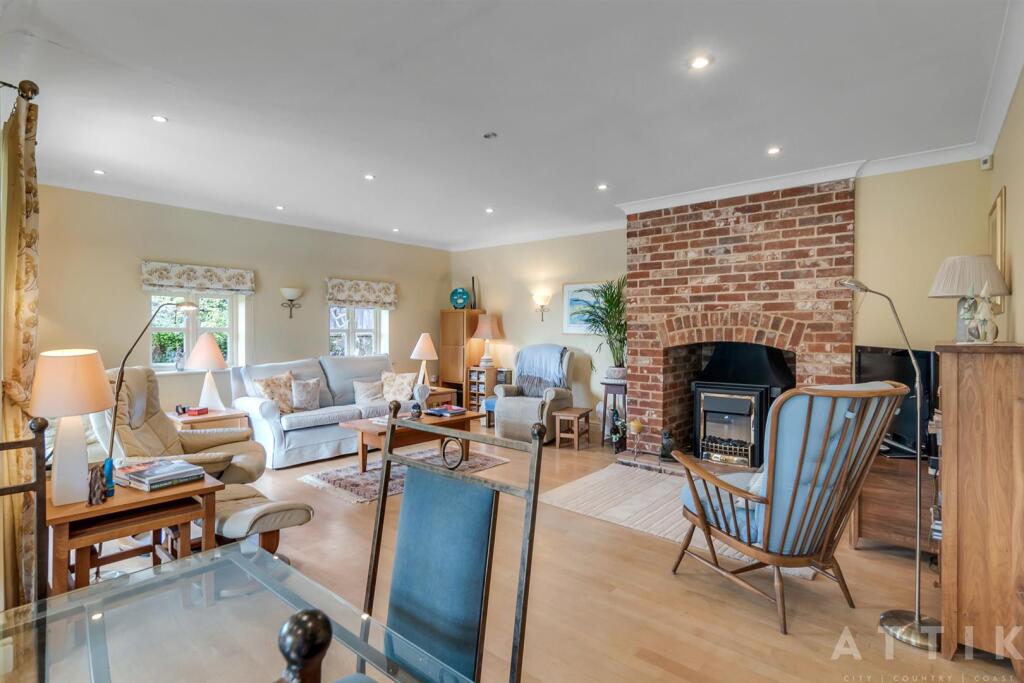 2 Hanbury Close, Halesworth IP19 8DG (39).jpg