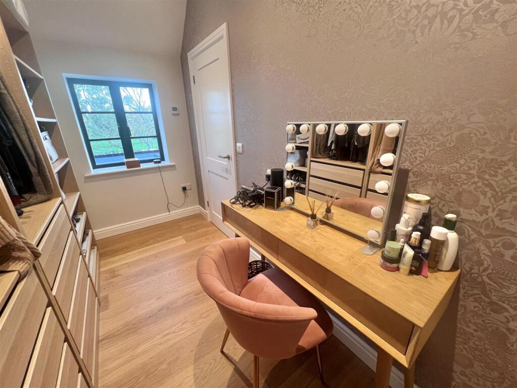 Dressing room 1.jpg