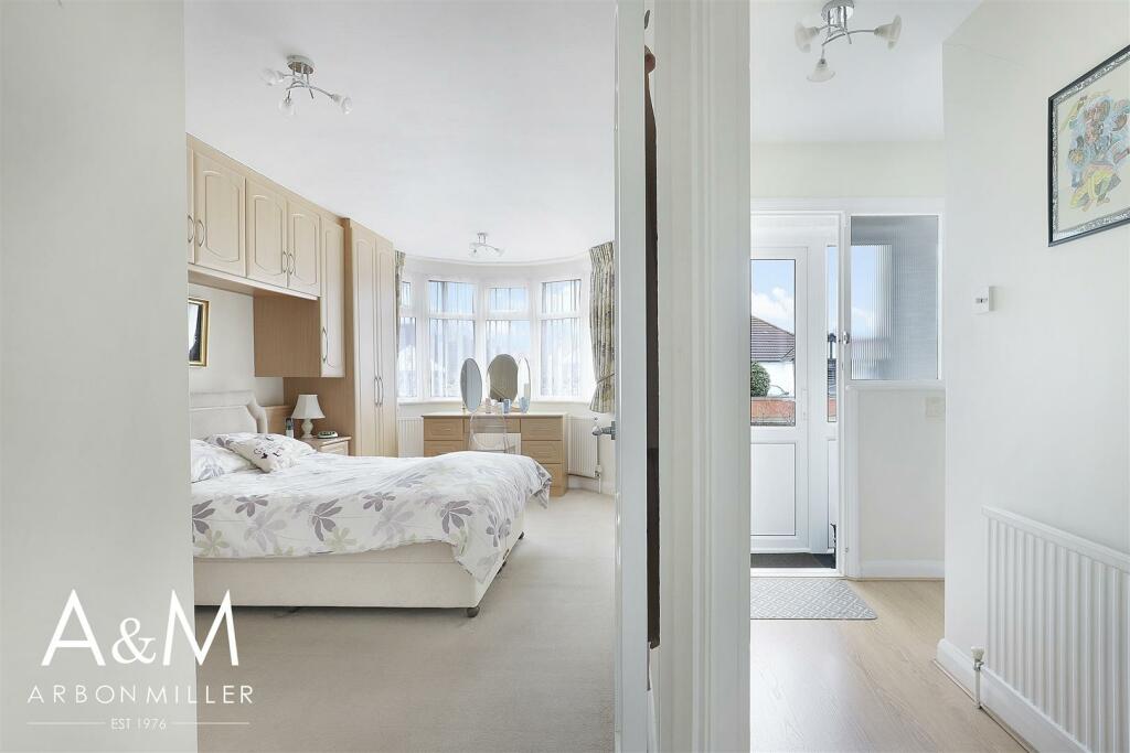 Bedroom/Hallway