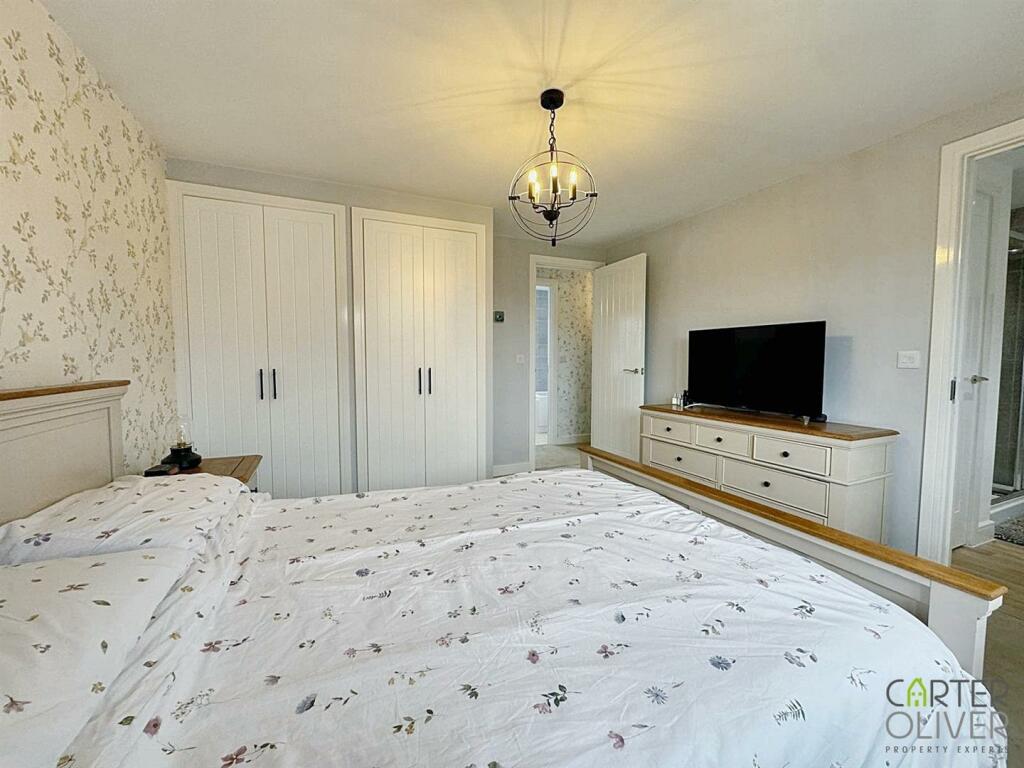 BEDROOM 1 (FRONT)