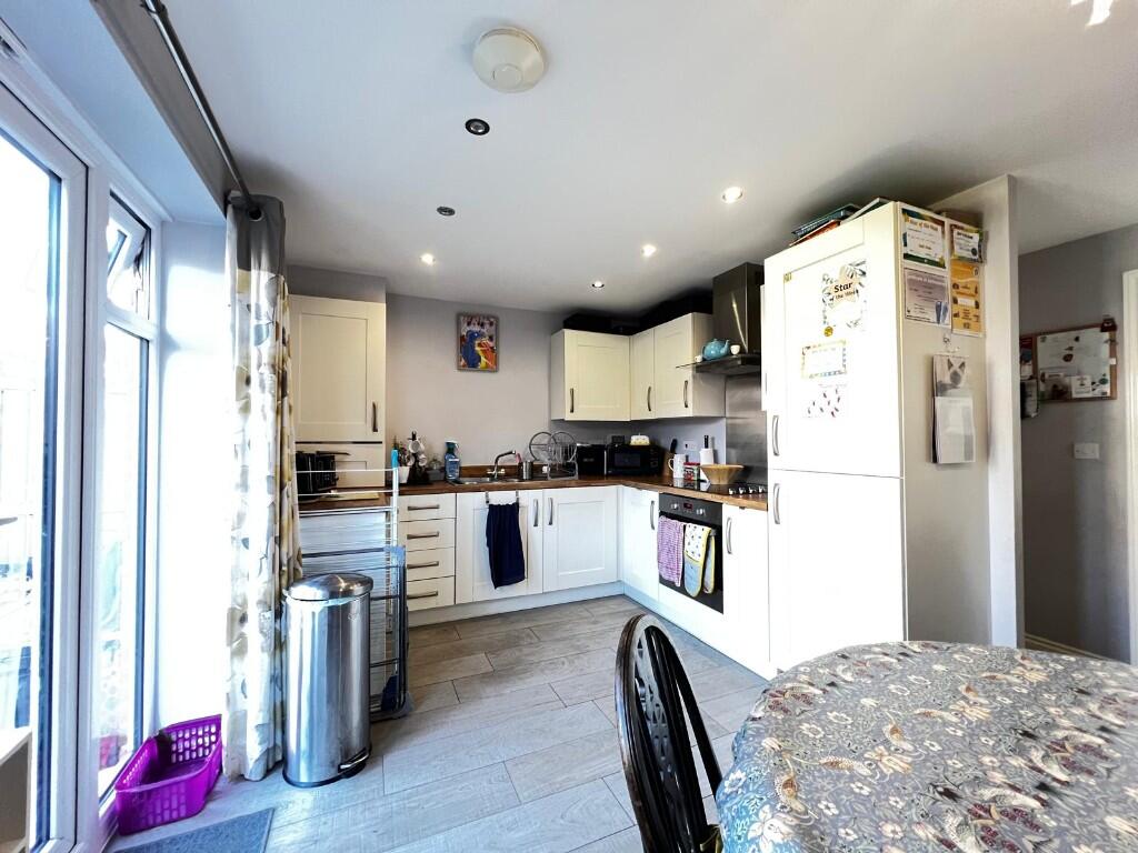 KITCHEN / DINER