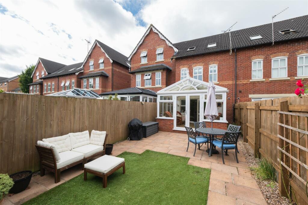 27 Harthill Close-034.jpg