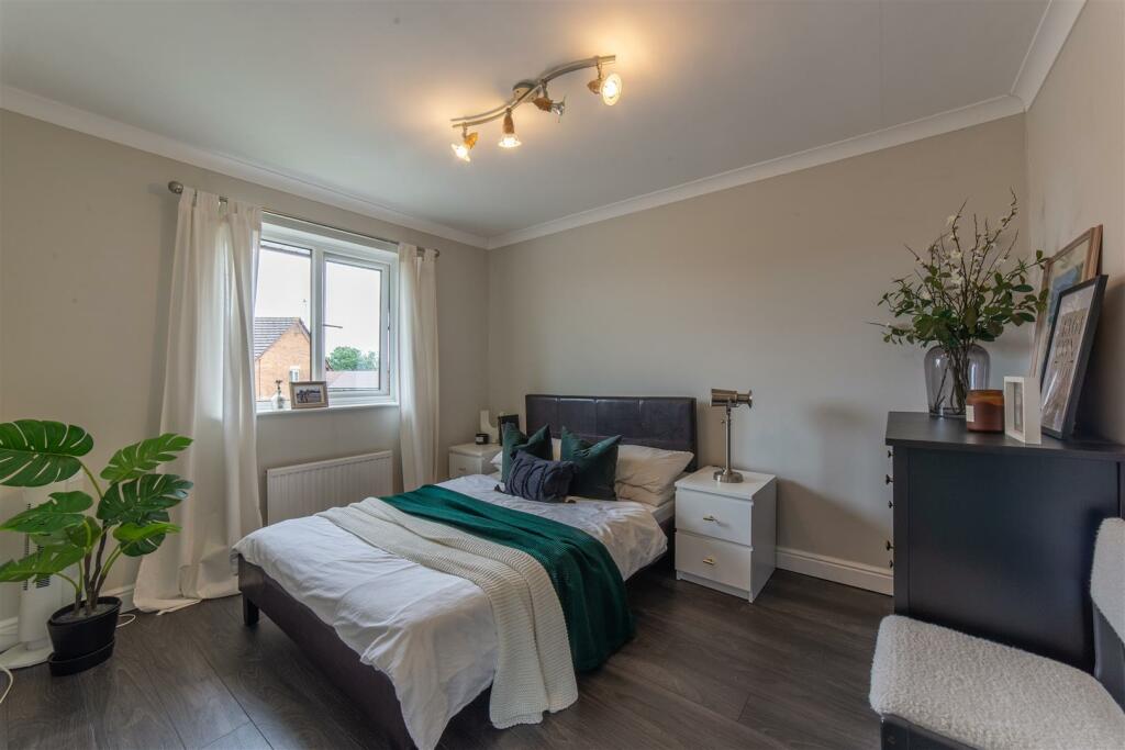 12 Paddock Close-1.jpg