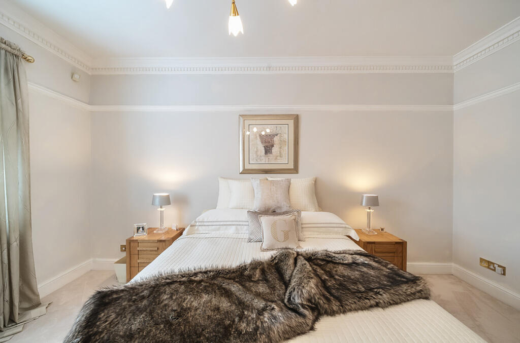 1334948-13-689220...