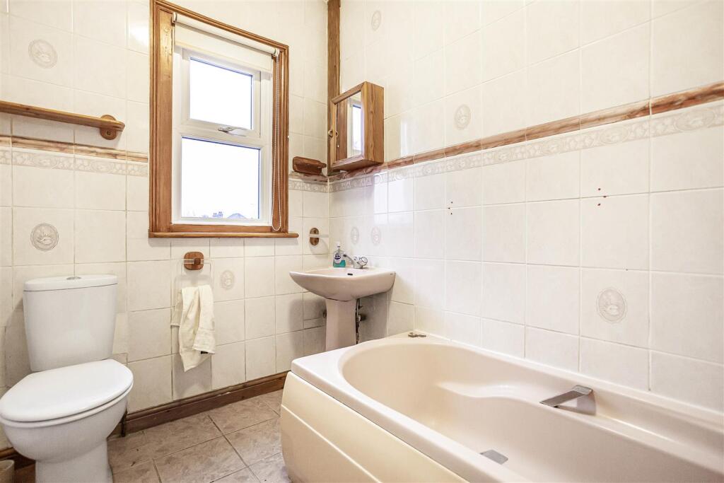 Bathroom Wolsey Road.jpg